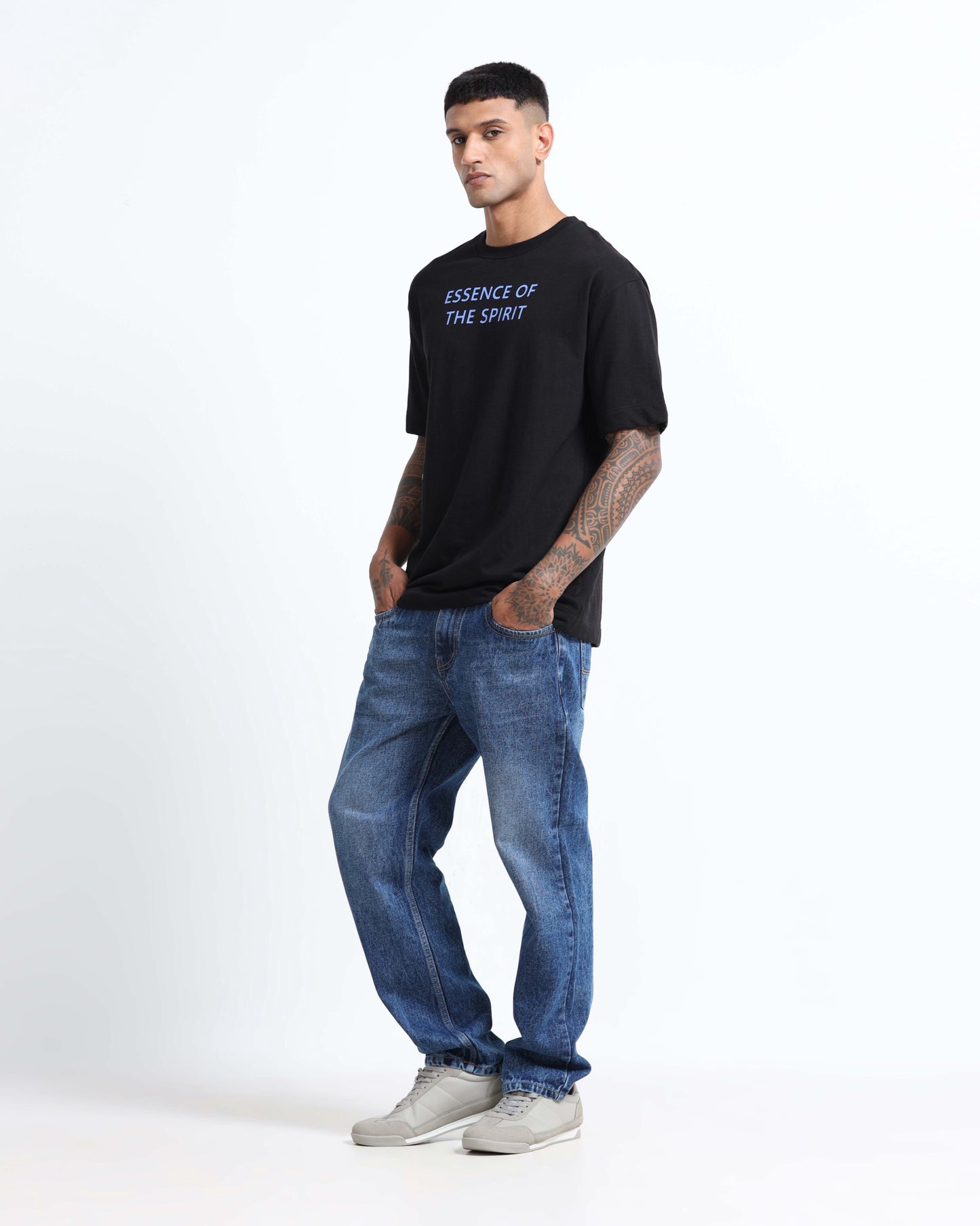 ESSENCE OF SPIRIT BLACK TEE - Relaxed Fit