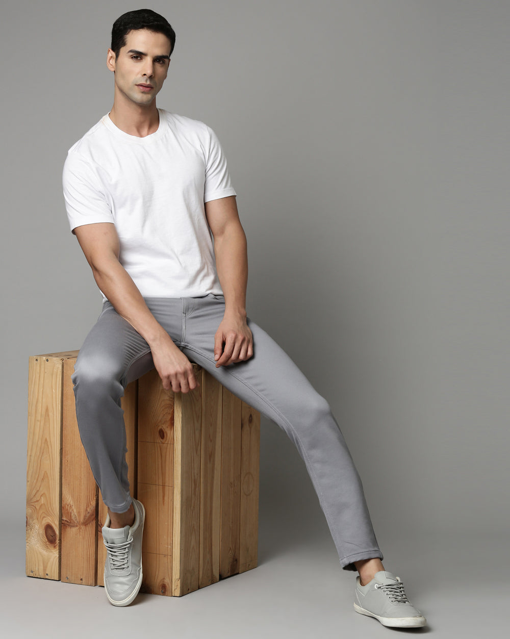 Grey Colored Denim Ankle Fit Jeans For Men
