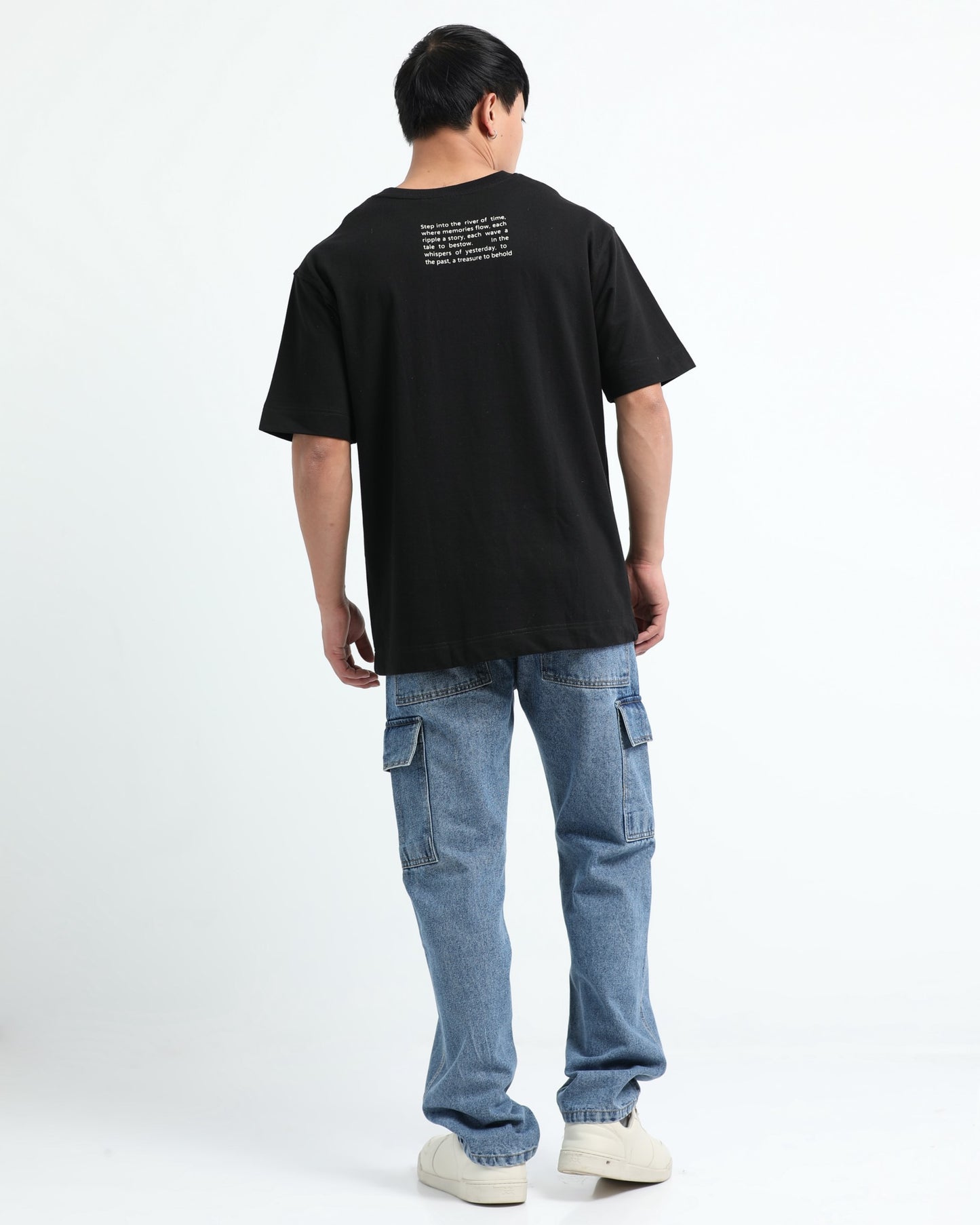 DISCOVERING BLACK TEE - Oversized fit