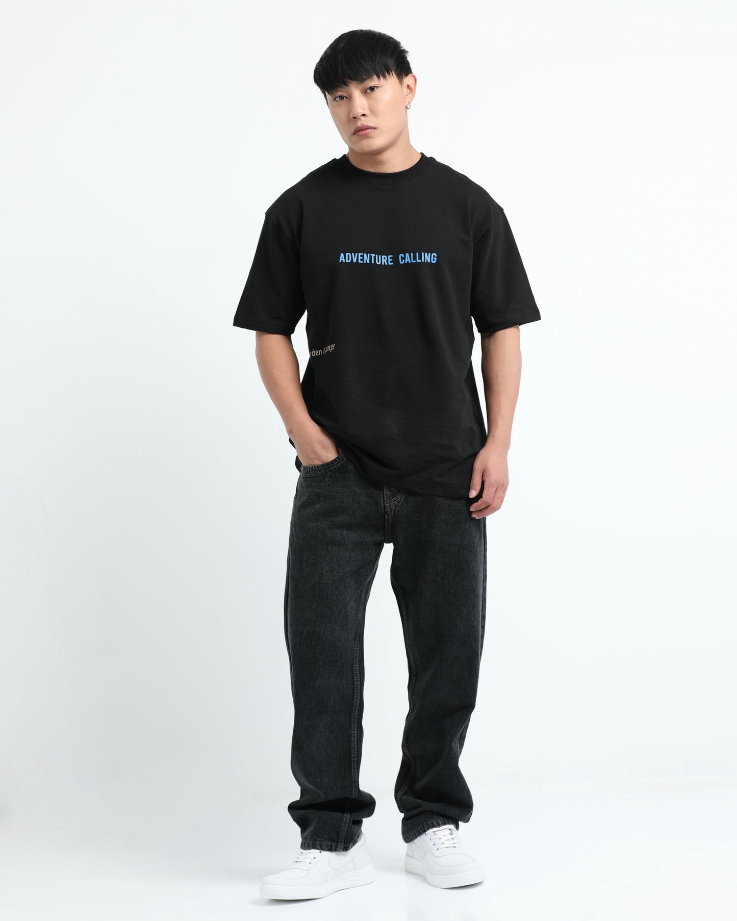 ADVENTURE CALLING BLACK TEE - Oversized fit