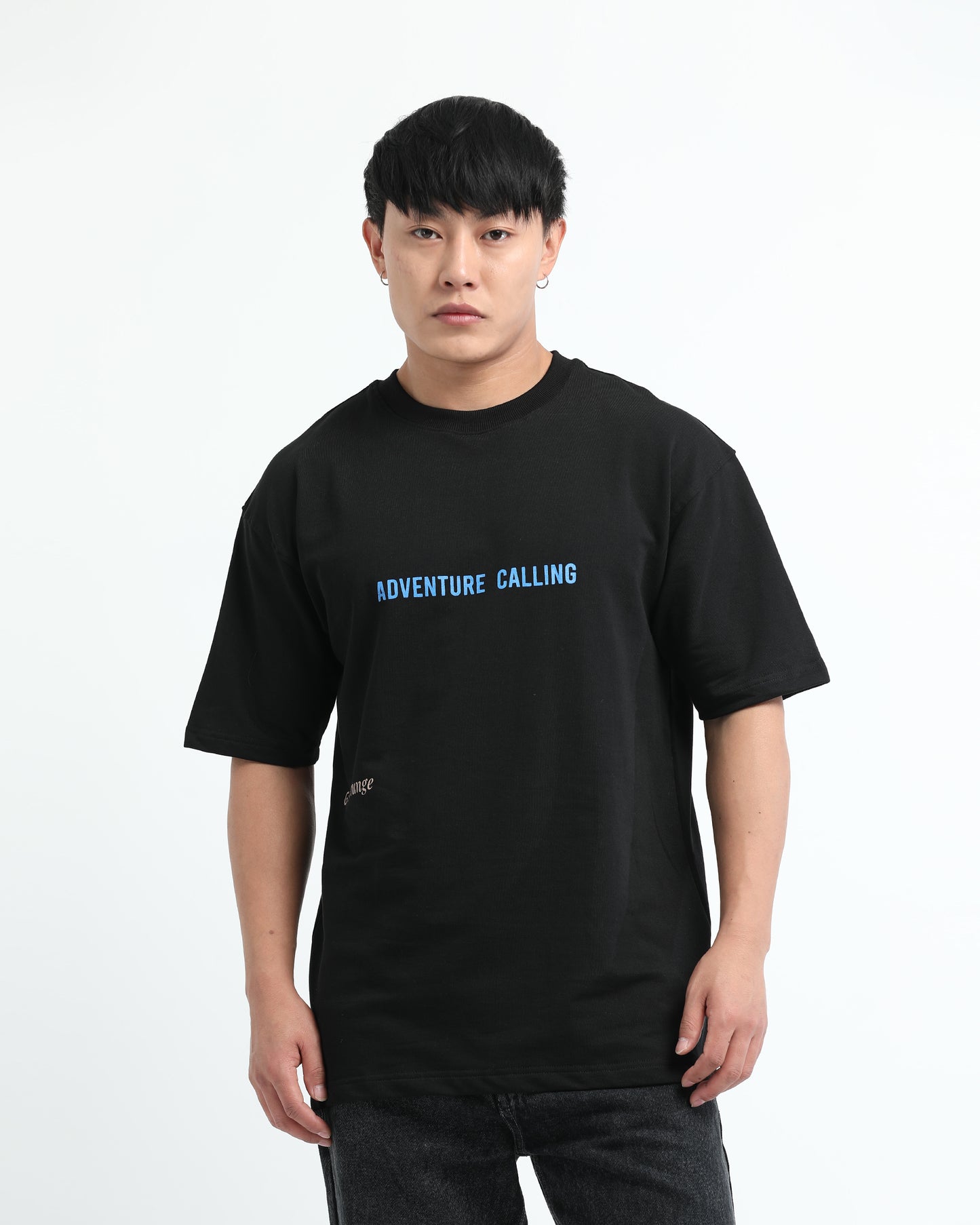 ADVENTURE CALLING BLACK TEE - Oversized fit