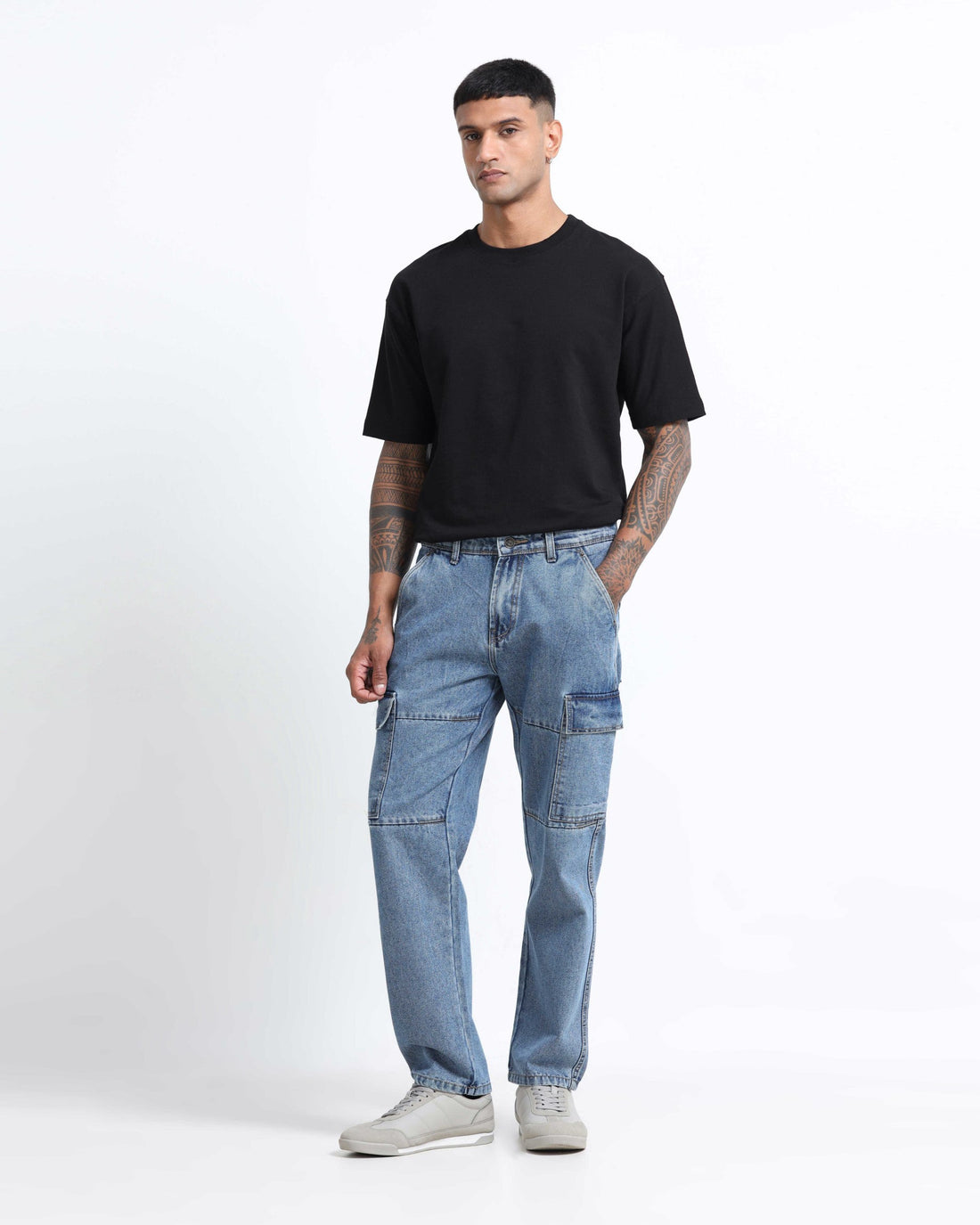 Oversized baggy cargo jeans styled with modern streetwear outfits for men in India 2026