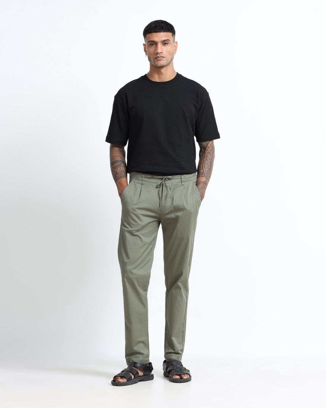 How to choose the right men’s trousers online in India for formal and casual wear?