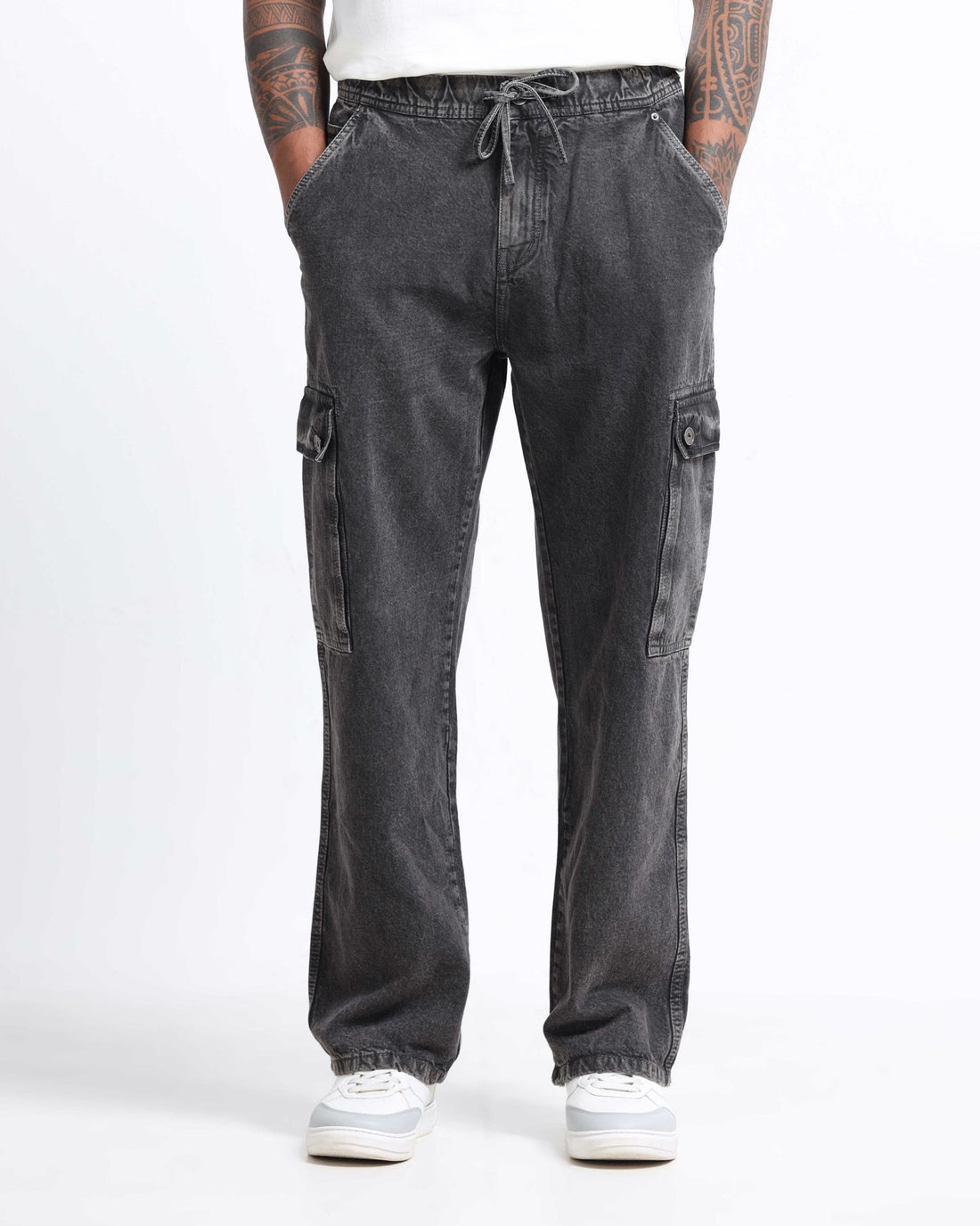 Oversized baggy cargo jeans for men with relaxed streetwear utility styling in India 2026