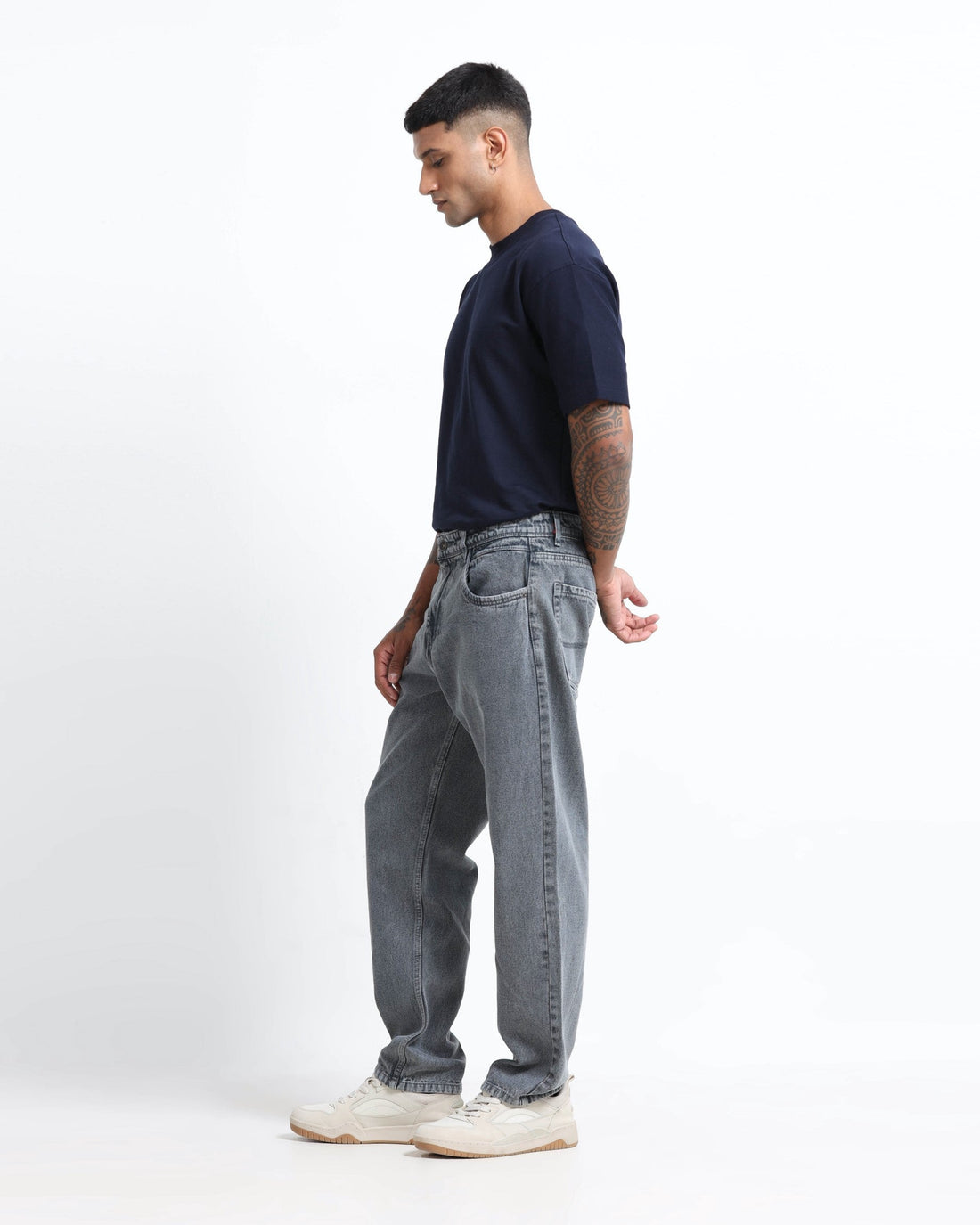 T-shirt colour options for grey jeans: white, black, navy and olive