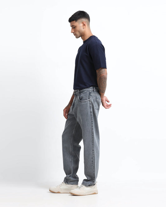 T-shirt colour options for grey jeans: white, black, navy and olive