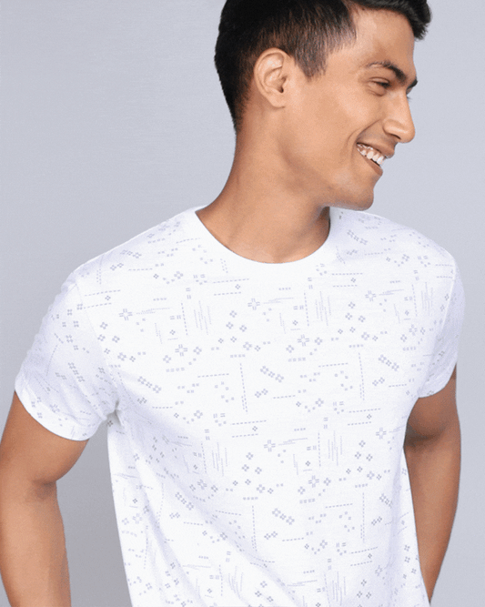 What are streetwear t-shirts for men in India, and how do oversized, baggy, and premium cotton styles differ?