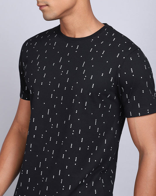 How to style oversized and baggy streetwear t-shirts for men in India for everyday casual looks?