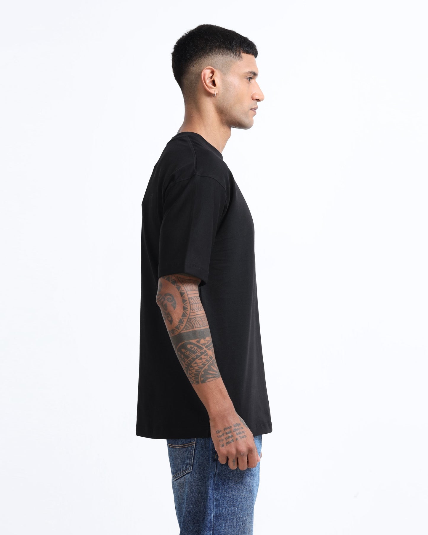 THE GROOVE Black Basic Tee - Oversized Fit