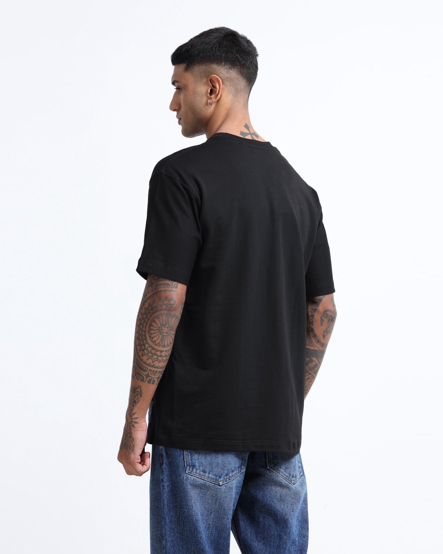 THE GROOVE Black Basic Tee - Oversized Fit