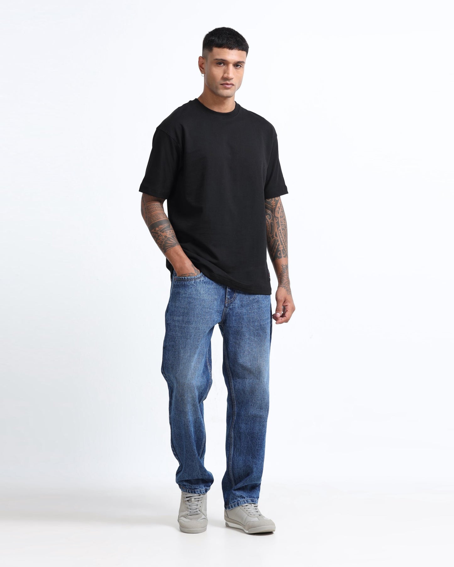 THE GROOVE Black Basic Tee - Oversized Fit