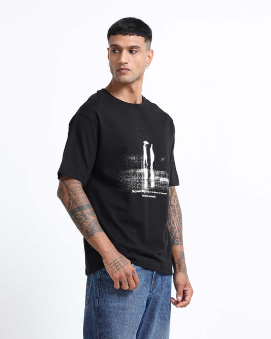 DISCOVERING BLACK TEE - Oversized fit
