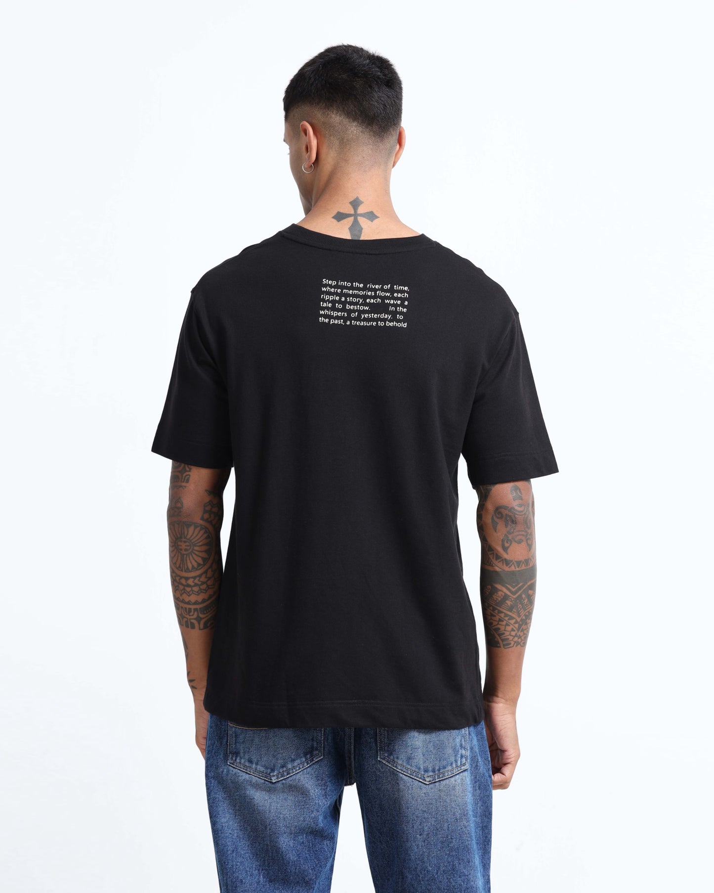 DISCOVERING BLACK TEE - Oversized fit