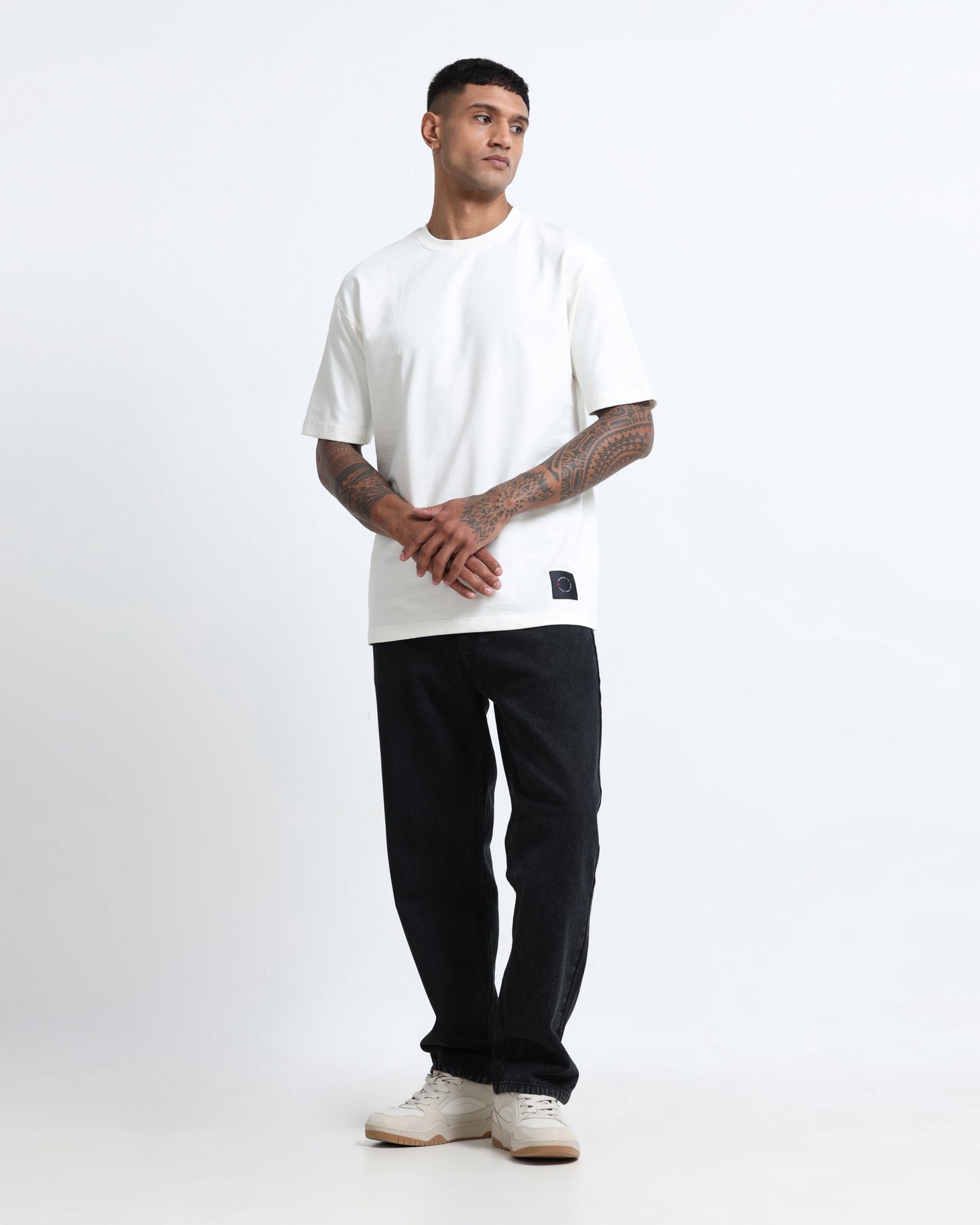 THE GROOVE White Basic Tee - Oversized Fit