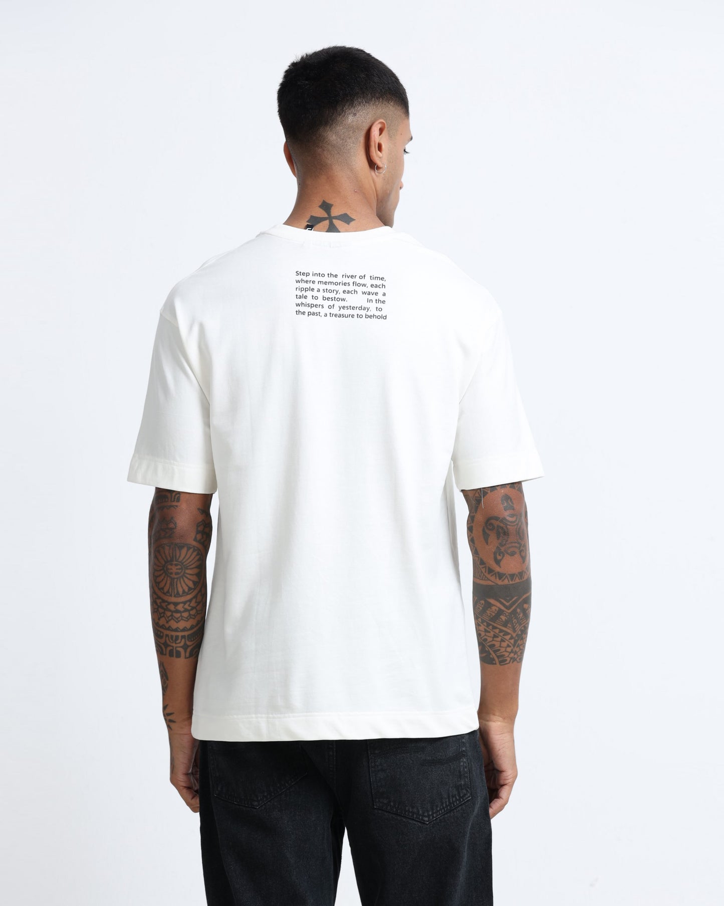 DISCOVERING OFF WHITE TEE - Oversized fit