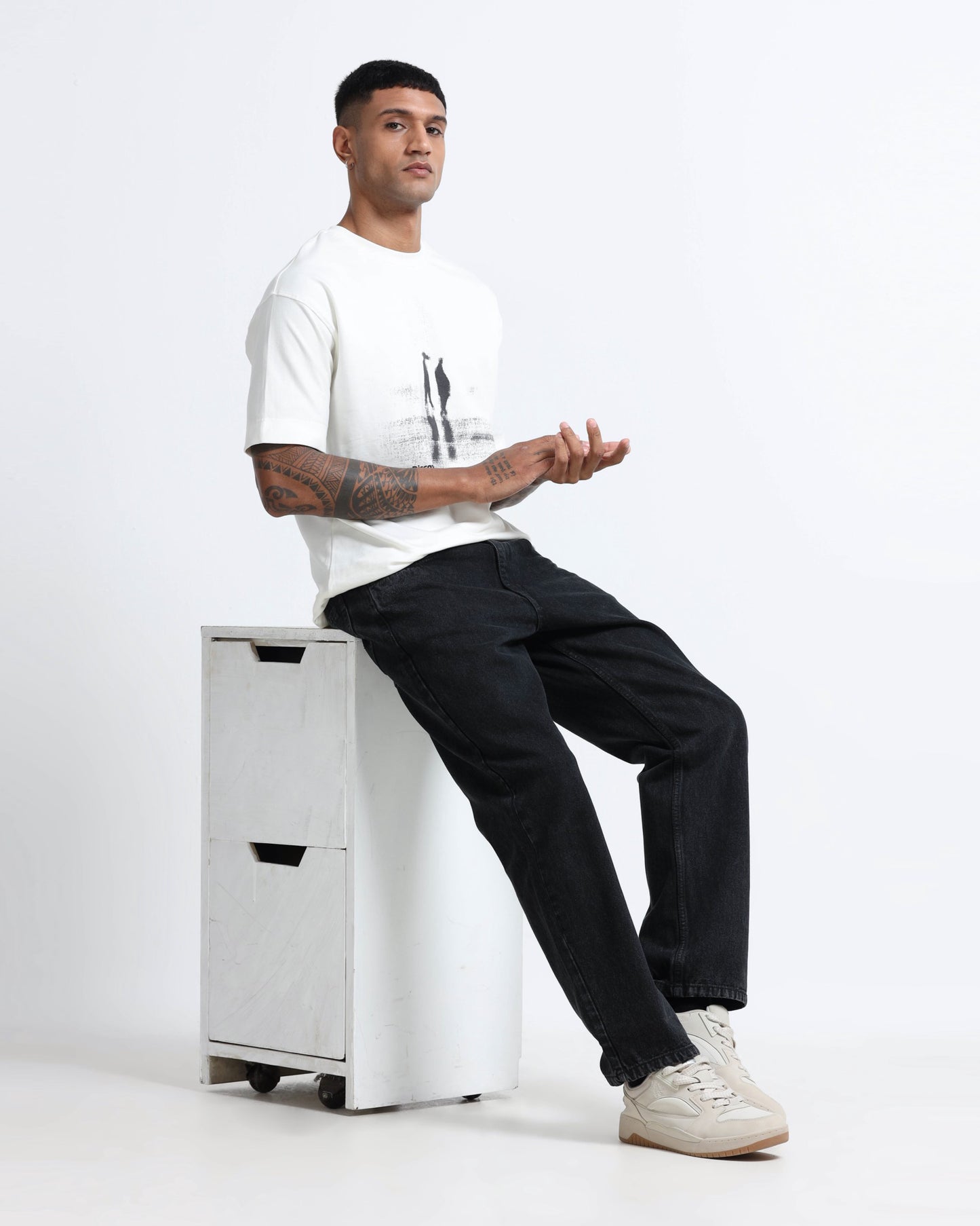 DISCOVERING OFF WHITE TEE - Oversized fit