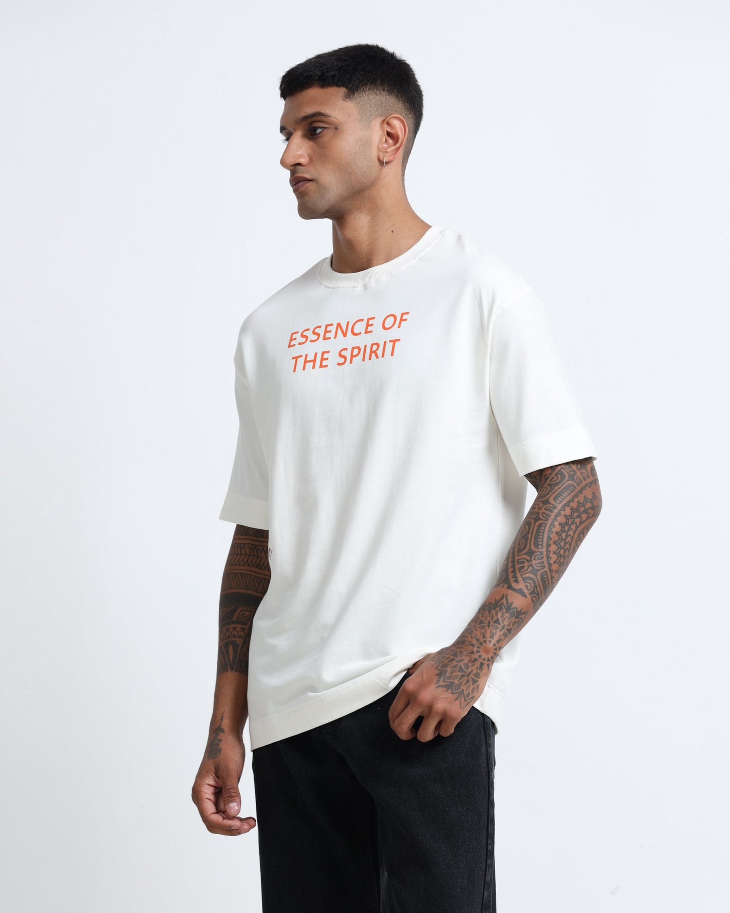 ESSENCE OF SPIRIT OFF WHITE TEE - Oversized fit