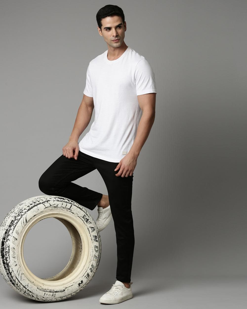 Black Colored Denim Ankle Fit Jeans For Men 