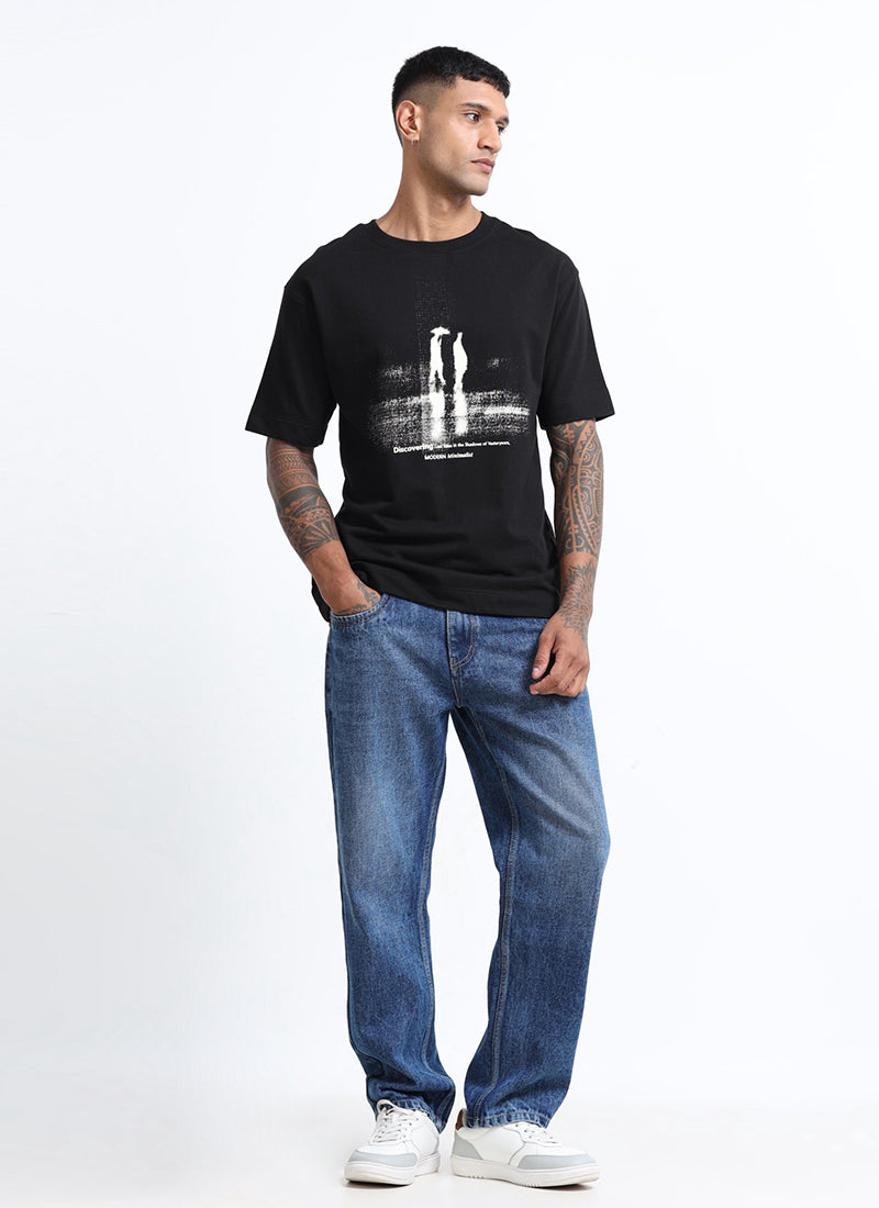 DISCOVERING Oversized Cotton Printed T-Shirt Black - Model View