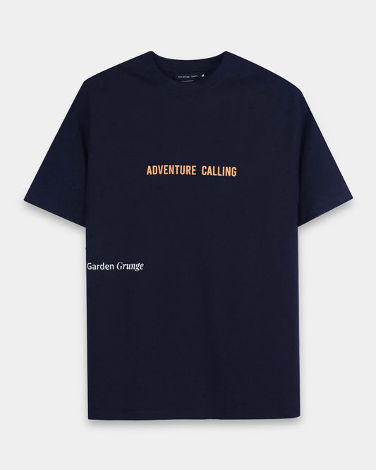ADVENTURE CALLING NAVY BLUE TEE - Oversized fit