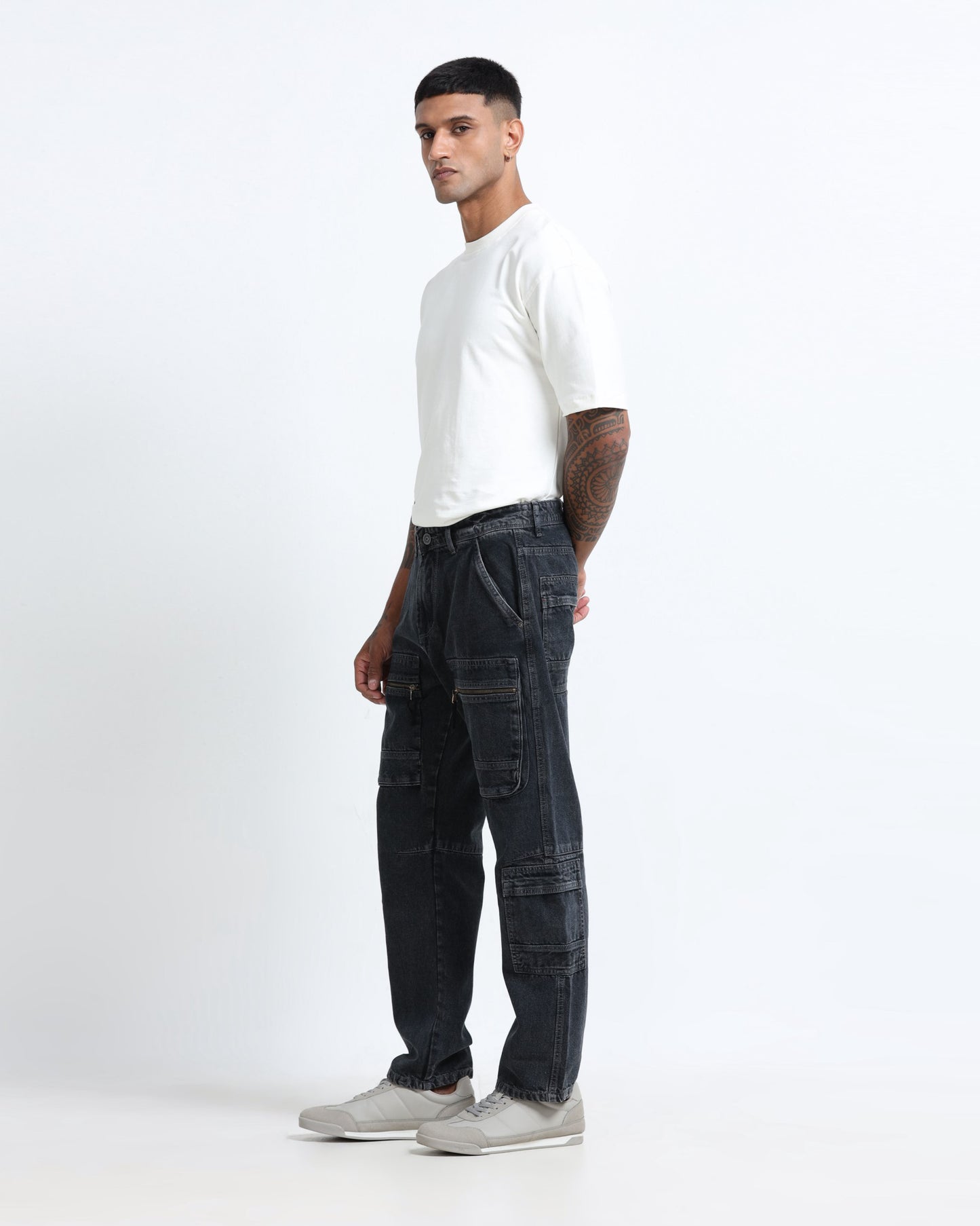 black relaxed jeans men