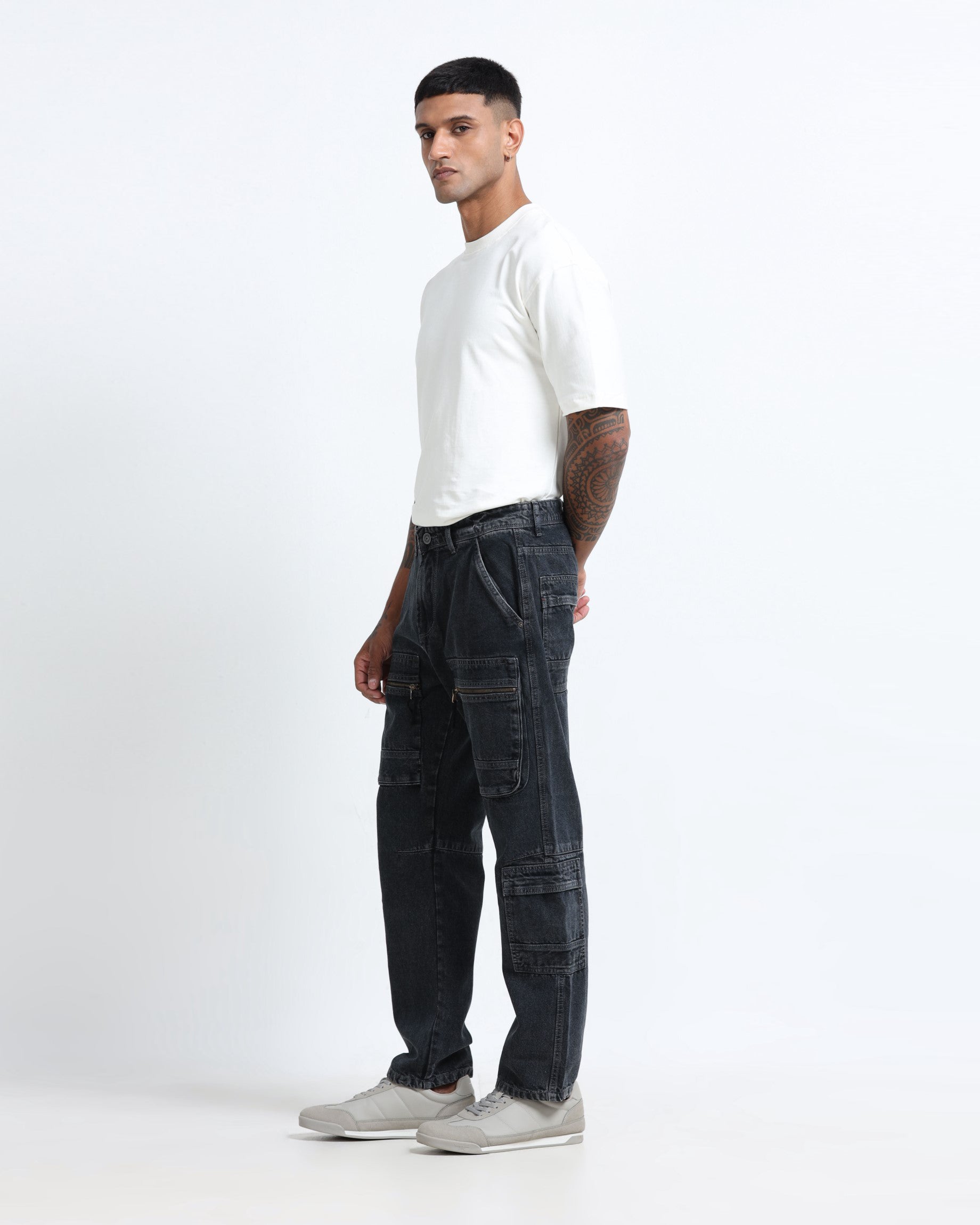 black relaxed jeans men