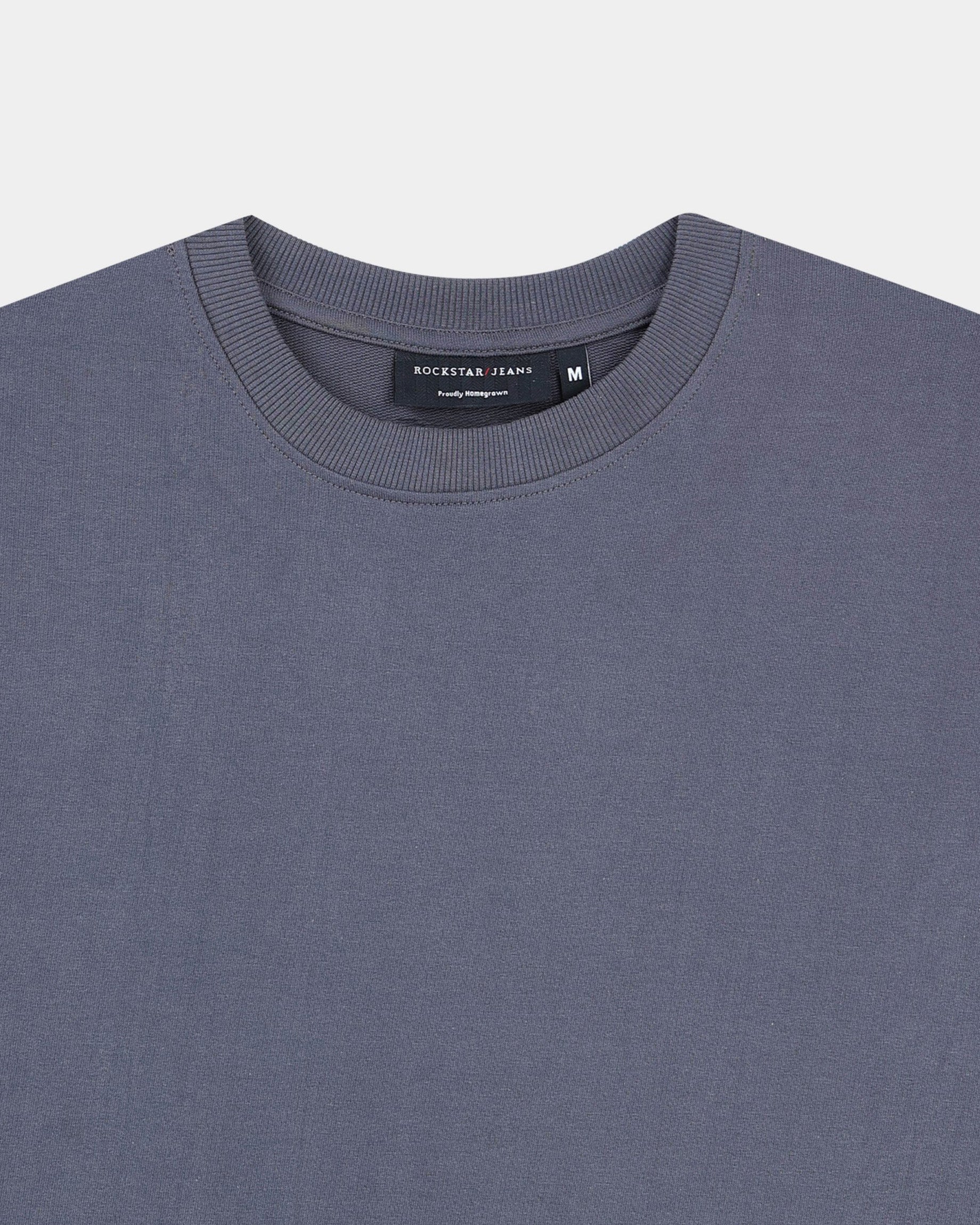 shirt with round neck