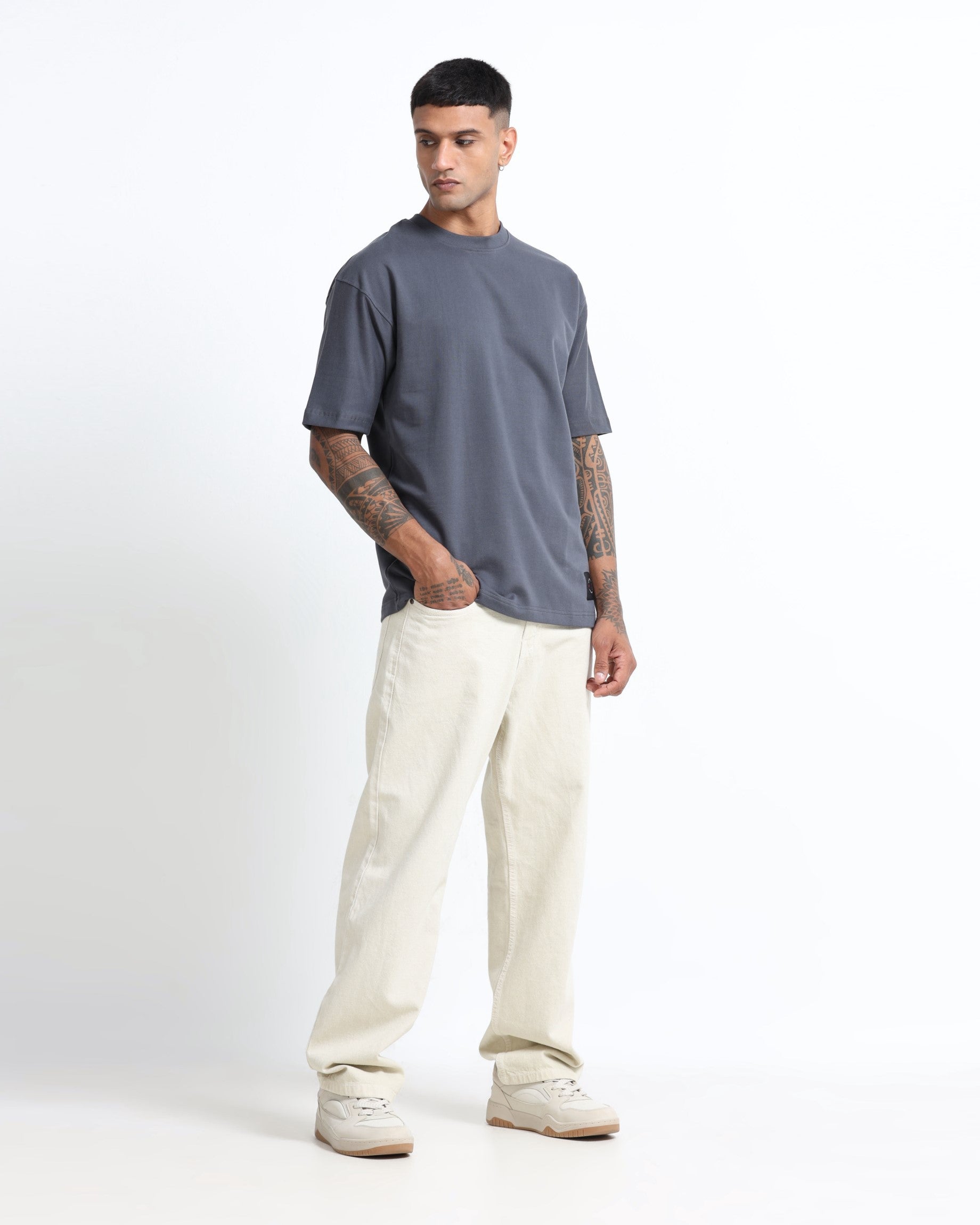 t shirt with round neck