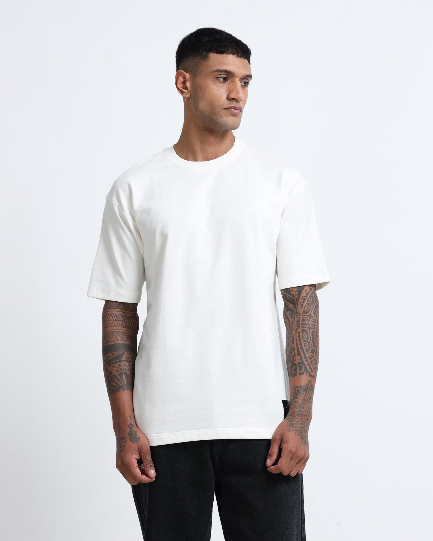 white plain T shirt